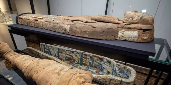 Die aufwendig restaurierte «Münster-Mumie» ist wieder im Archäologiemuseum der Universität Münster. Das dreiteilige Ausstellungsstück ist nach zwei Jahren Wanderausstellung in Japan zurück in der Ausstellung. Foto: Bernd Thissen/dpa Die aufwendig restaurierte «Münster-Mumie» ist wieder im Archäologiemuseum der Universität Münster. Das dreiteilige Ausstellungsstück ist nach zwei Jahren Wanderausstellung in Japan zurück in der Ausstellung. Foto: Bernd Thissen/dpa
