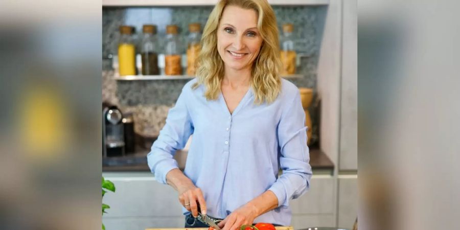 Dr. Alexa Iwan ist Ernährungswissenschaftlerin und TV-Moderatorin.