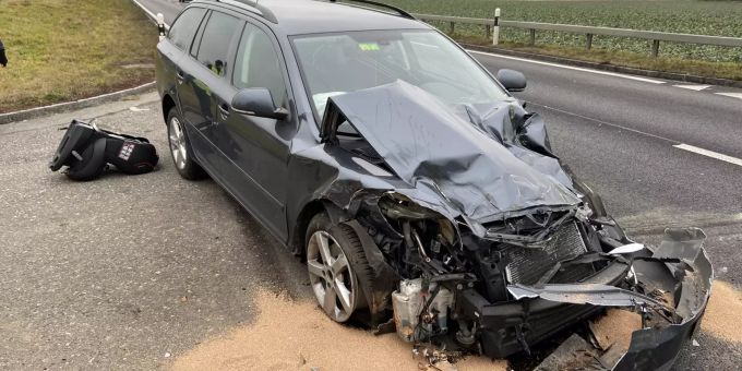An beiden Fahrzeugen entstand Totalschaden. Unfall