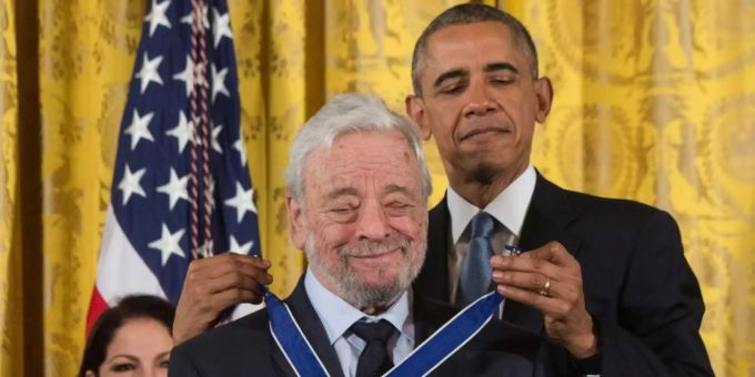 US-Präsident Obama zeichnete Sondheim 2015 mit der Freiheitsmedaille aus US-Präsident Obama zeichnete Sondheim 2015 mit der Freiheitsmedaille aus
