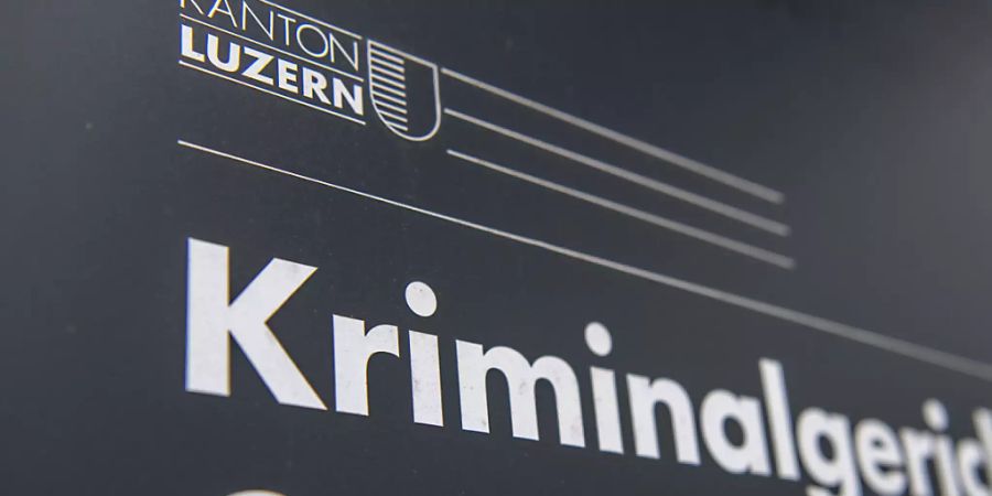Beim Kriminalgericht Luzern ist ein ehemaliger Pfarrer aus Küssnacht SZ angeklagt wegen Betrugs. (Symbolbild)