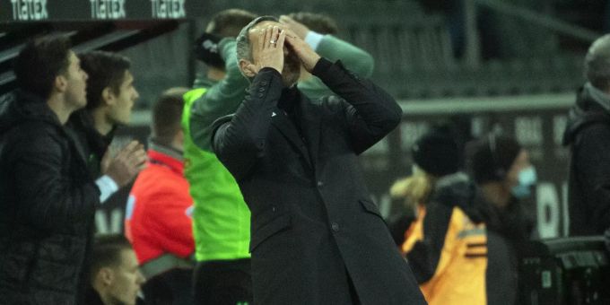 Adi Hütter reagiert im Spiel zwischen Borussia Mönchengladbach und Eintracht Frankfurt in der Bundesliga. Borussia Mönchengladbach Adi Hütter