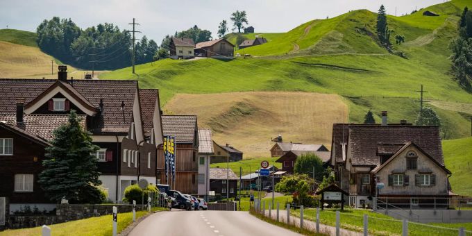 Die Gontenstrasse Richtung Einfahrt Gonten (AR). Die Gontenstrasse Richtung Einfahrt Gonten (AR).