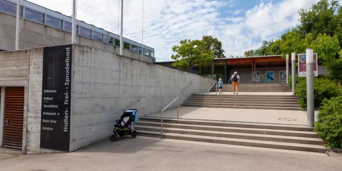 Das Hallen-, Frei und Sprudelbad in Frauenfeld. Das Hallen-, Frei und Sprudelbad in Frauenfeld.