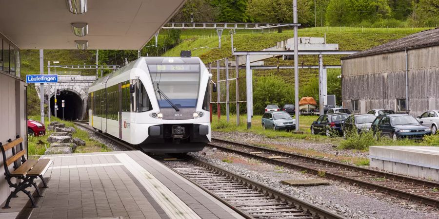 Bahnhof in Läufelfingen der «alten» Hauensteinlinie von Olten nach Sissach (heute S9).