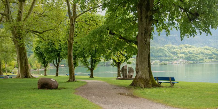 Seepromenade in Walenstadt im Wahlkreis Sarganserland im Kanton St. Gallen.