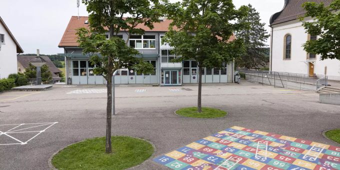 Das Feuerwehrmagazin und der Werkhof in Metzerlen-Mariastein. Das Feuerwehrmagazin und der Werkhof in Metzerlen-Mariastein.