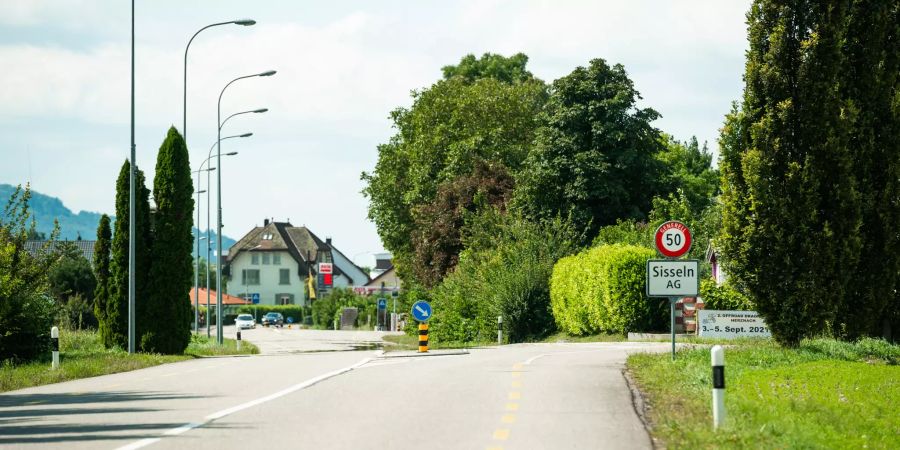 Hauptstrasse Richtung Sisseln.