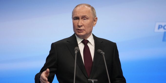 Wladimir Putin hält seine Siegesrede. Wladimir Putin