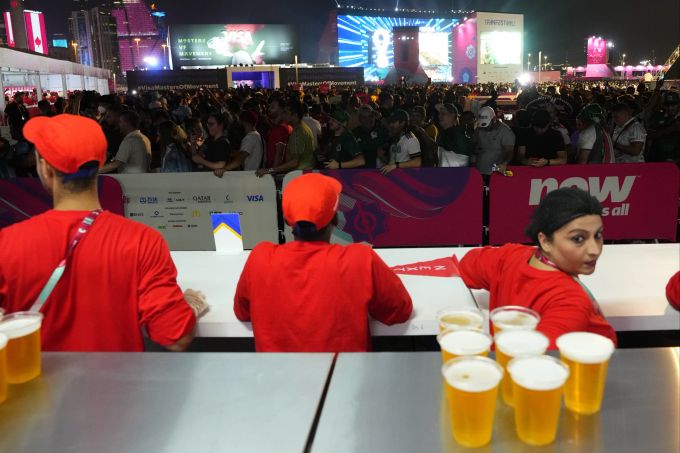 Nur in der Fanzone gibt es an der WM 2022 Bier. WM 2022 Bier Katar