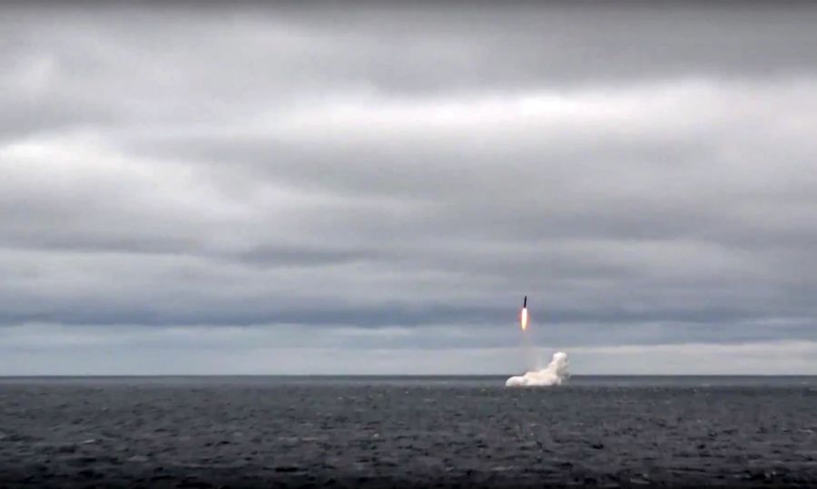 Dabei wurden auch Raketen von einem Atom-U-Boot abgefeuert.