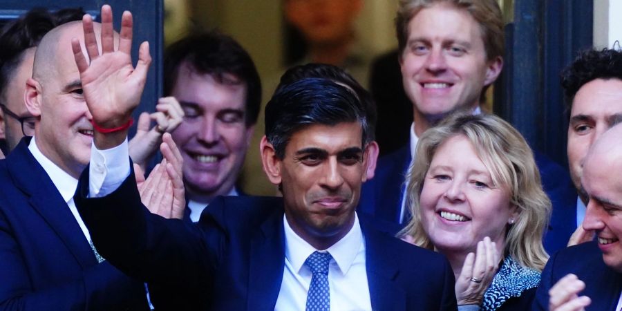 Rishi Sunak zieht in die Downing Street ein.