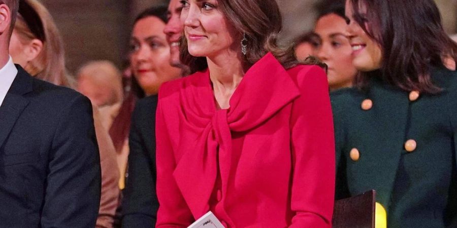 Im vergangenen Jahr wählte Prinzessin Kate für das Weihnachtskonzert ein rotes Schluppenkleid.