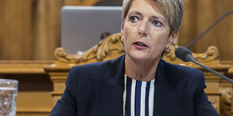 Bundesrätin Karin Keller-Sutter rechnet mit einem anhaltend hohen Migrationsdruck. (Archivbild)