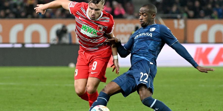 Bochums Christopher Antwi-Adjei (r) erzielte den Siegtreffer gegen den FC Augsburg.