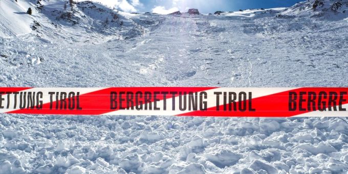 Immer wieder kommt es in Tirol durch Lawinen zu Unfällen. (Archivbild) tirol lawine
