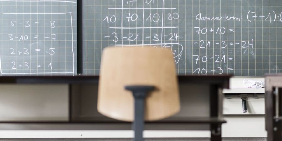 Schule Absenz Wandtafel Stuhl