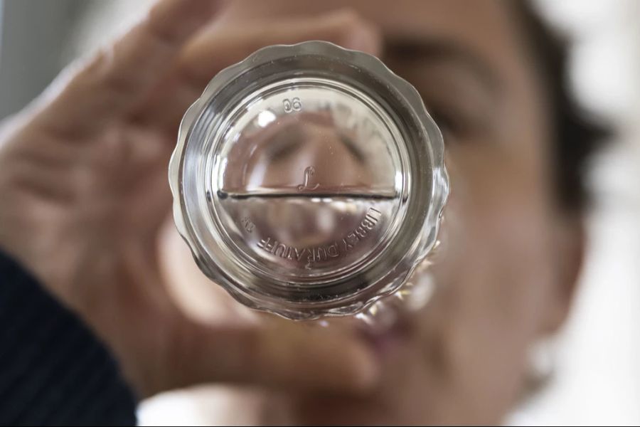 Schluckgeräusche können für gewisse Personen unerträglich sein. (Symbolbild)