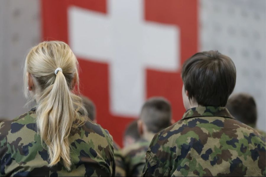 Französisch-schweizerische Doppelbürger können ihren Wehrdienst in Frankreich absolvieren und schon nach einem Diensttag abtreten. (Symbolbild)