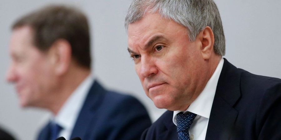 Wjatscheslaw Wolodin beschuldigt die westlichen Regierungen, eine Politik des Völkermords in der Ukraine zu unterstützen.