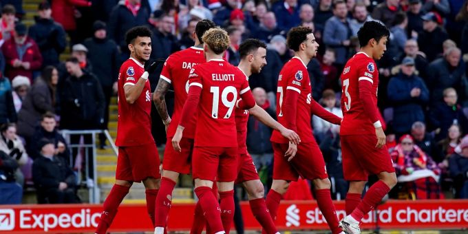 Luis Diaz (l) vom FC Liverpool feiert zusammen mit seinen Mannschaftskameraden sein Tor zum 2:1. Luis Diaz (l) vom FC Liverpool feiert zusammen mit seinen Mannschaftskameraden sein Tor zum 2:1.