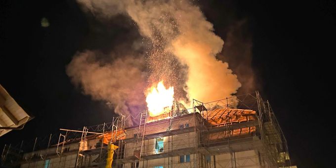 Kreuzlingen TG - Dachstock bei Renovierungsarbeiten in Brand geraten