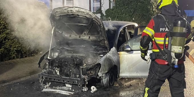 Autobrand in Bäch SZ. Autobrand in Bäch SZ.
