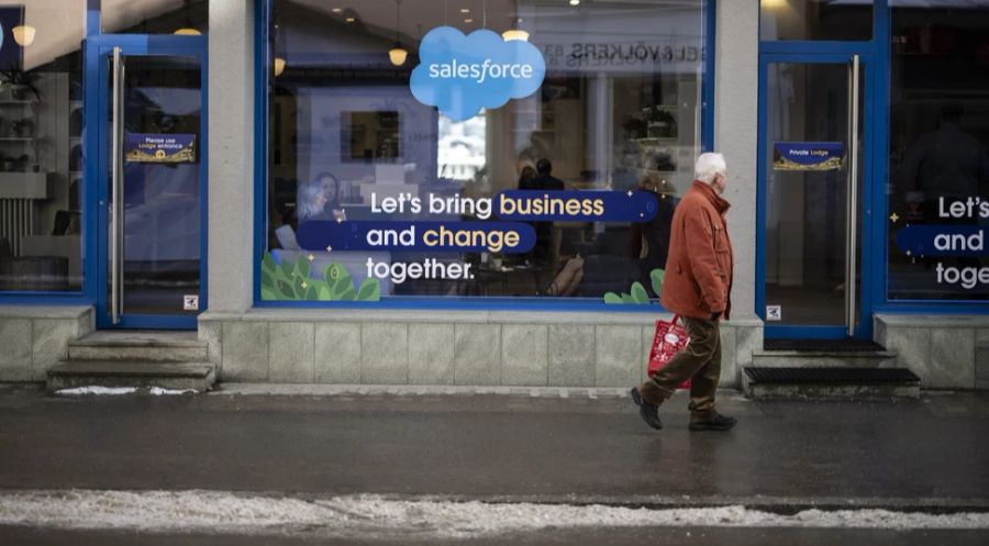 Die Trottoirs in Davos sind glatt – vor allem abends und nachts.