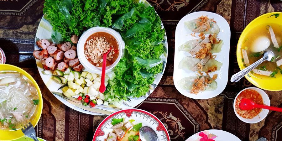 Vietnamesisches Essen kommt mit sehr viel Gemüse daher.