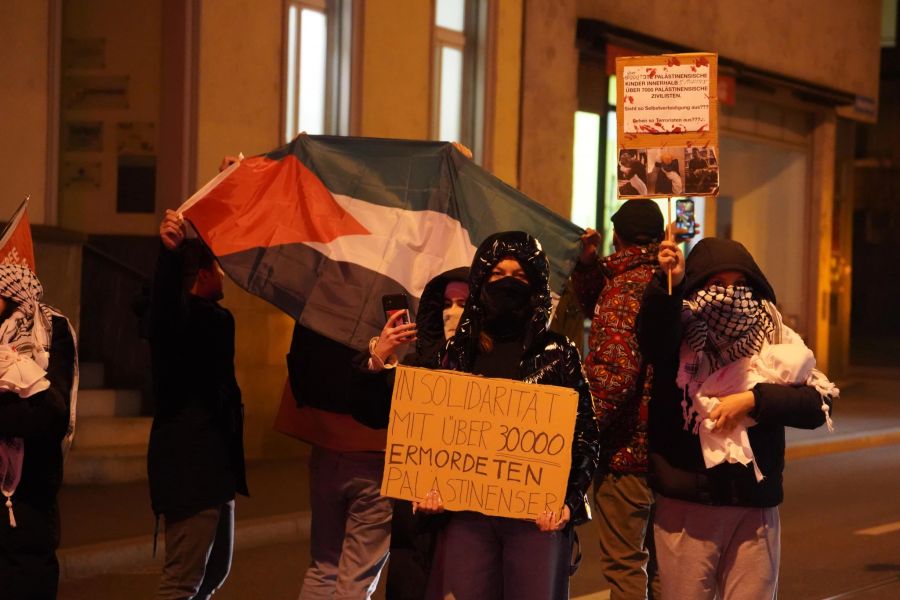 Gleichzeitig wurde auf die Opfer im Gazastreifen aufmerksam gemacht.