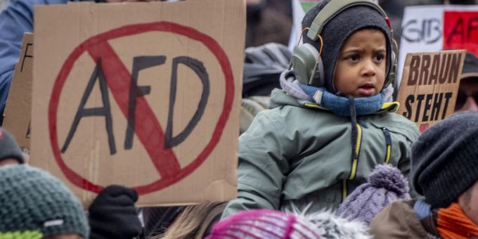 Für Demokratie - 35'000 Menschen bei Protest gegen rechts in Frankfurt
