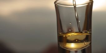 Schnapsglas, Licht