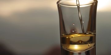 Schnapsglas, Licht