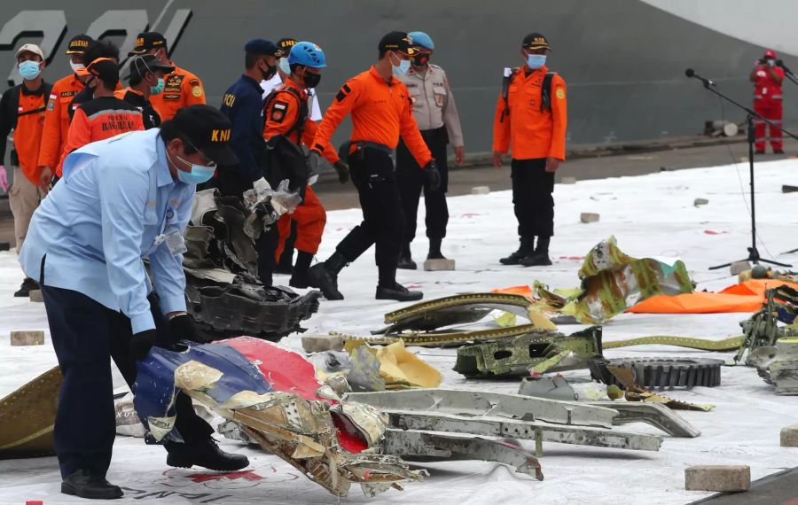 Flugzeugabsturz in Indonesien