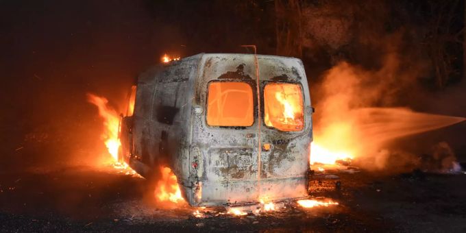 Wuppenau TG: Lieferwagen in Brand. Wuppenau TG: Lieferwagen in Brand