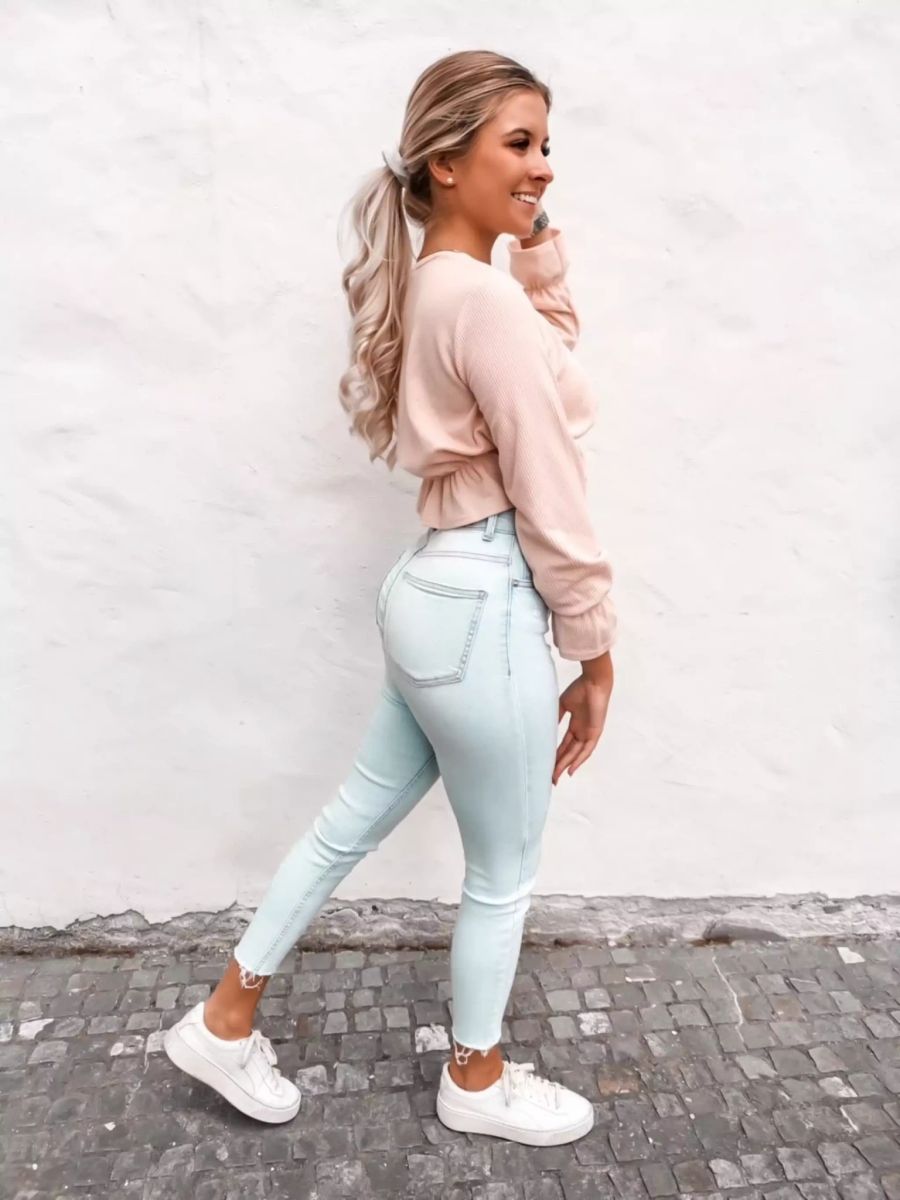 Frau in Jeans