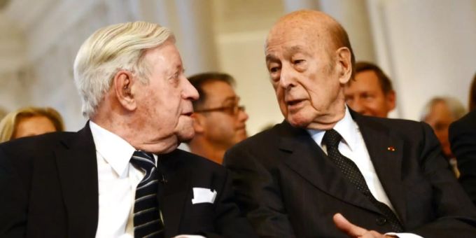 Giscard d'Estaing mit Helmut Schmidt (li.) im Jahr 2013 Giscard d'Estaing mit Helmut Schmidt (li.) im Jahr 2013