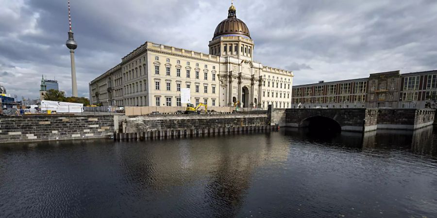 ARCHIV - Blick über die Spree auf das Humboldt Forum. Foto: Fabian Sommer/dpa
