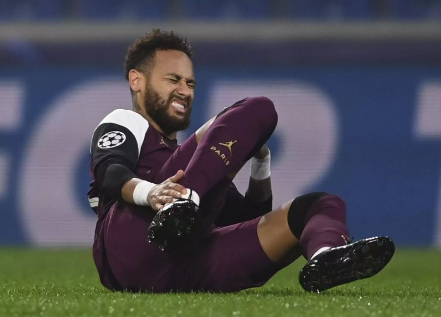 Neymar verletzte sich in der Champions League gegen Basaksehir.
