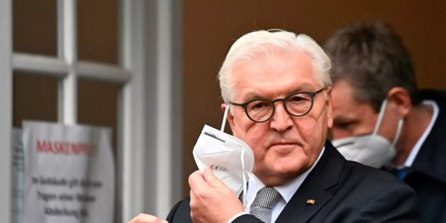 Steinmeier beim Besuch eines Gesundheitsamts in Berlin