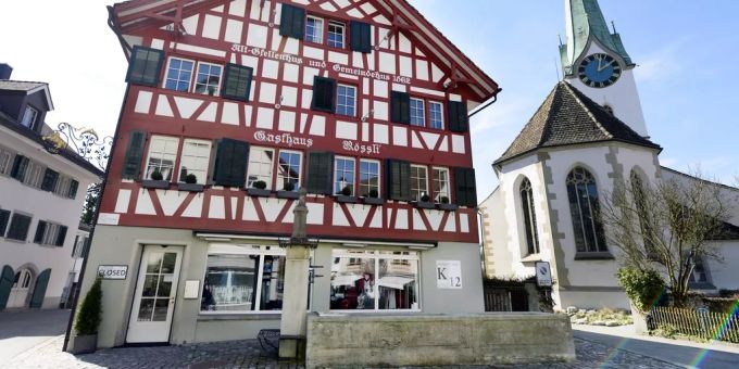 Das Gasthaus Rössli in Zollikon. Die ländlichen Gasthäuser müssen sich noch ein wenig gedulden um das Vorkrisenniveau zu erreichen. Zollikon Rössli Gasthaus Restaurant