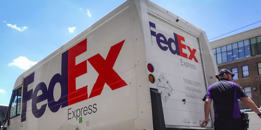 Transportdienstleistungen sind in der Coronavirus-Krise gefragt - der Anbieter Fedex verdoppelte im abgelaufenen Geschäftsquartal im Vorjahresvergleich den Konzerngewinn auf 1,3 Milliarden Dollar. (Archivbild)