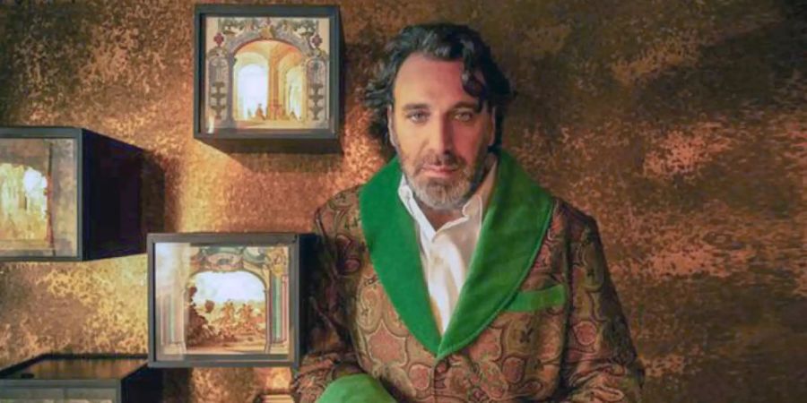 Der Pianist und Entertainer Chilly Gonzales präsentiert seine ganz eigene Weihnachtsshow. Foto: AnKA/ZDF/dpa