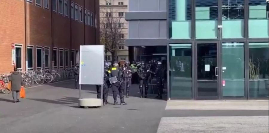 Polizei Demo Basel