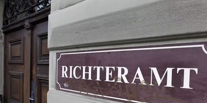 Ein einschlägig vorbestrafter Mann hat sich vor dem Richteramt Olten-Gösgen SO wegen mehrfacher sexueller Handlungen mit Kindern zu verantworten. (Archivbild) Ein einschlägig vorbestrafter Mann hat sich vor dem Richteramt Olten-Gösgen SO wegen mehrfacher sexueller Handlungen mit Kindern zu verantworten. (Archivbild)