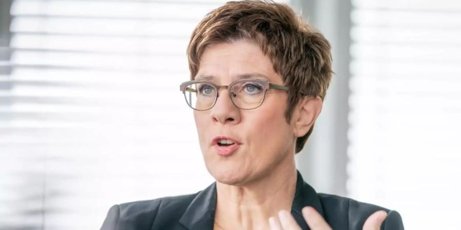 «Dieser ruinöse Wettbewerb fällt zuallererst auf die Kandidaten selbst zurück, aber auch auf die CDU»: Annegret Kramp-Karrenbauer. Foto: Michael Kappeler/dpa