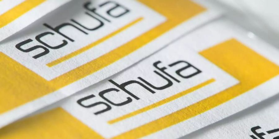 Auch in der Corona-Krise kommen die meisten Bundesbürger ihren Zahlungsverpflichtungen nach. Das geht aus dem «Kreditkompass» der Schufa hervor. Foto: Franziska Gabbert/dpa-tmn