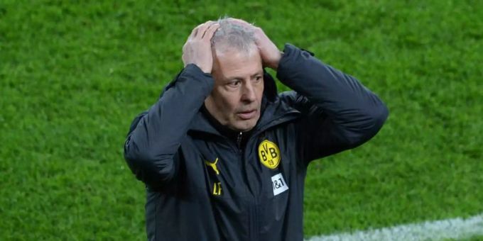 Hat gegen Zenit St. Petersburg nur einen Notkader zur Verfügung, der aber soll es richten: BVB-Trainer Lucien Favre. Foto: Uwe Kraft/AFP Pool/dpa Hat gegen Zenit St. Petersburg nur einen Notkader zur Verfügung, der aber soll es richten: BVB-Trainer Lucien Favre. Foto: Uwe Kraft/AFP Pool/dpa