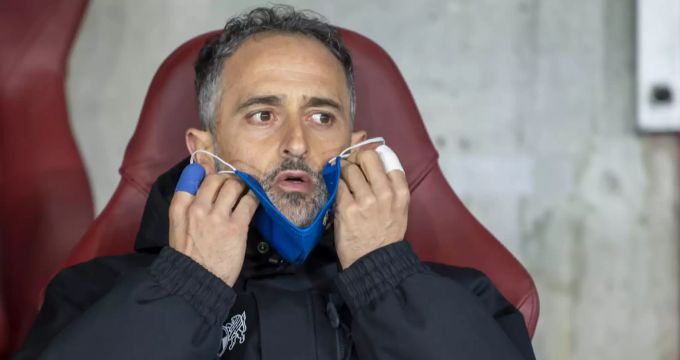 Ein Finger blau, ein Finger weiss: Massimo Rizzo tapet sich vor jedem Spiel zwei Finger. FCZ Massimo Rizzo
