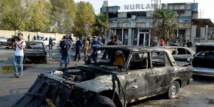 Ausgebranntes Auto in Stepanakert